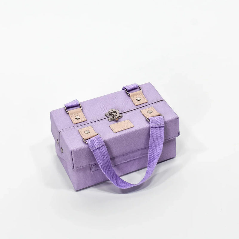 Magnetic cosmetic bag