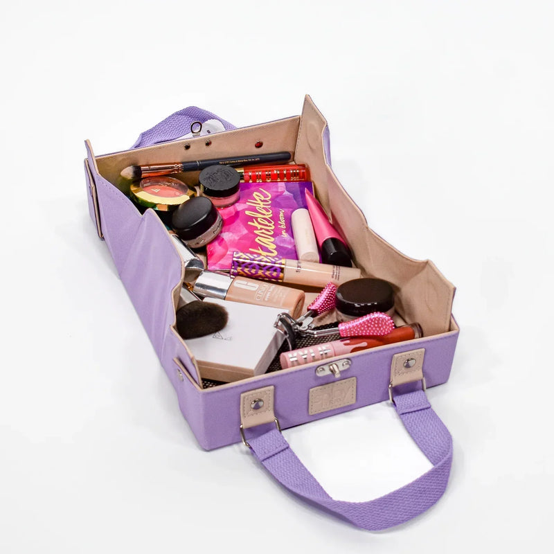 Magnetic cosmetic bag